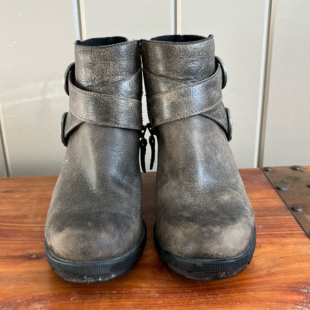 SOREL Joan of Arctic buckle bootie 7.5